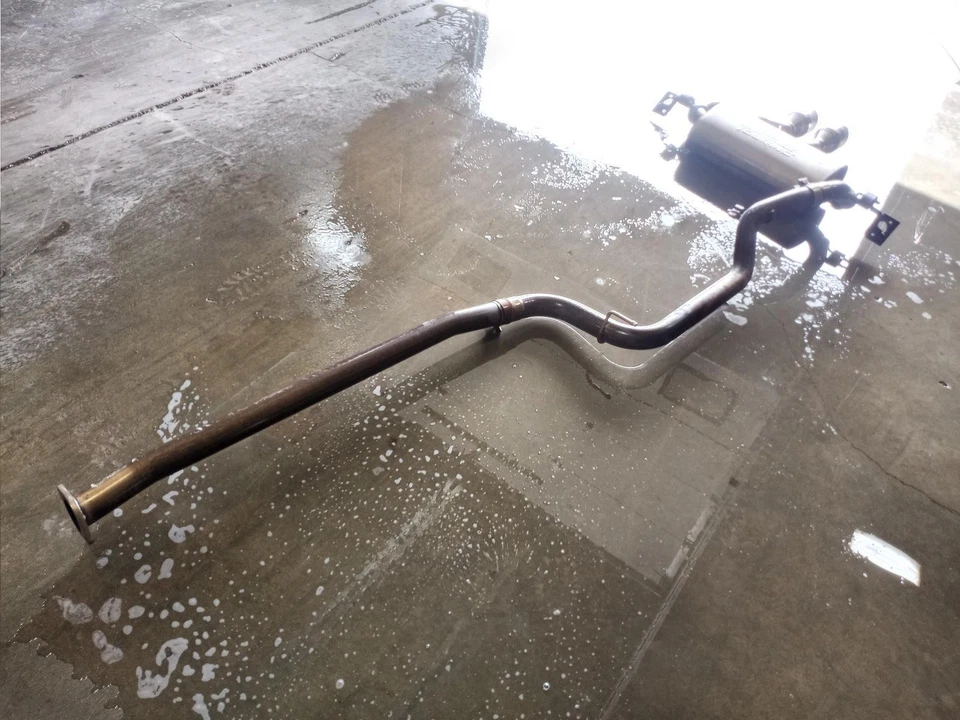 2013 Ford Focus ST 2.0L Borla Touring Aftermarket Cat-Back Exhaust Foto 4 de 4