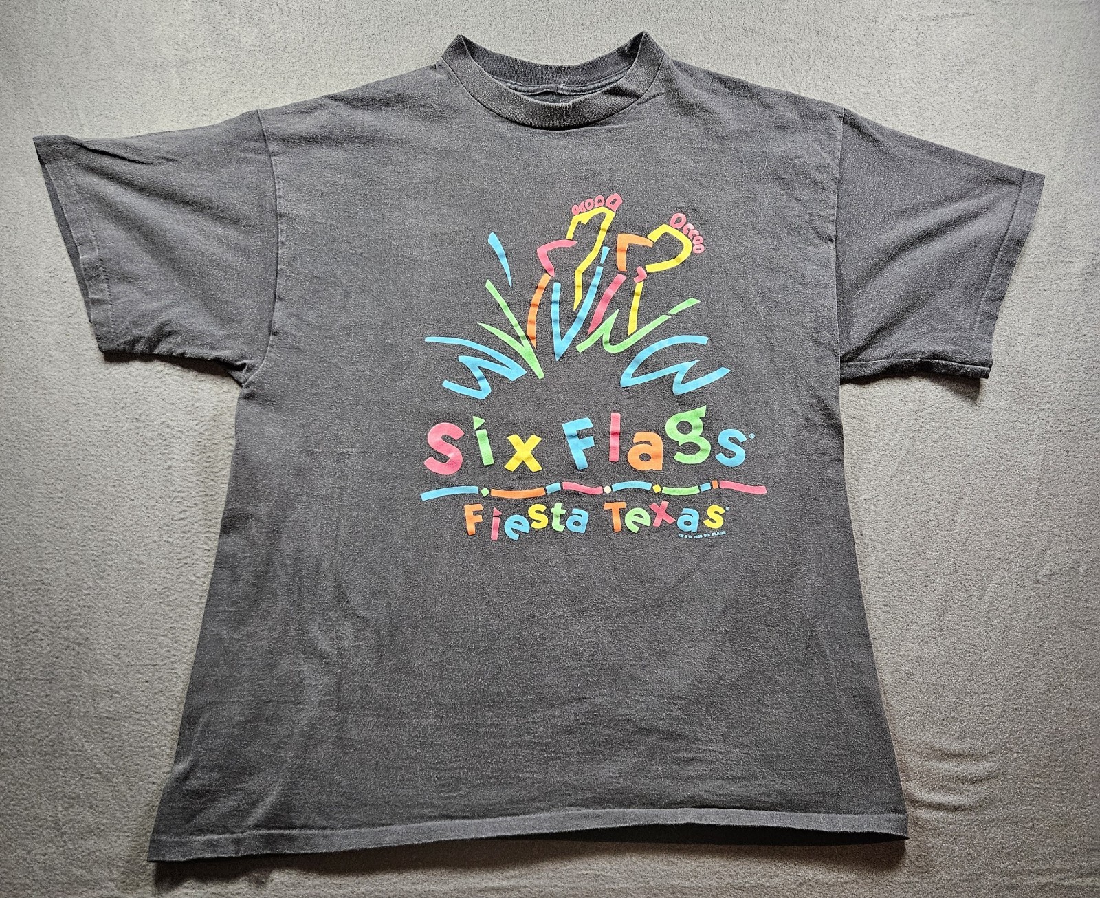 Vintage 90s Six Flags Fiesta Texas Single-Stitch Graphic Tee Size