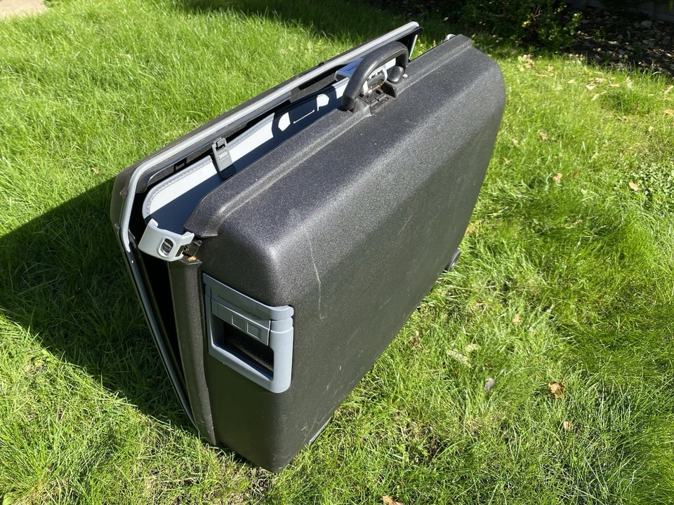 American Tourister (Samsonite) Hard Shell Large Wheeled Suitcase  - Image 2 of 3