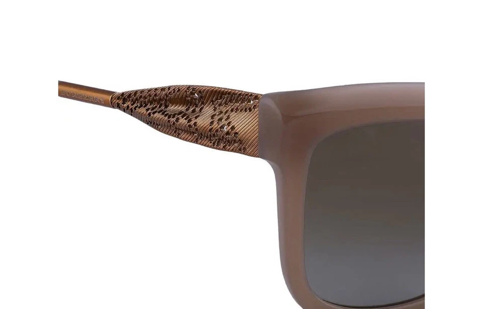 Gafas de sol Burberry usadas en excelente estado $410 BE 4207 3572-13 marrón ópalo beige degradado Foto 4 de 4