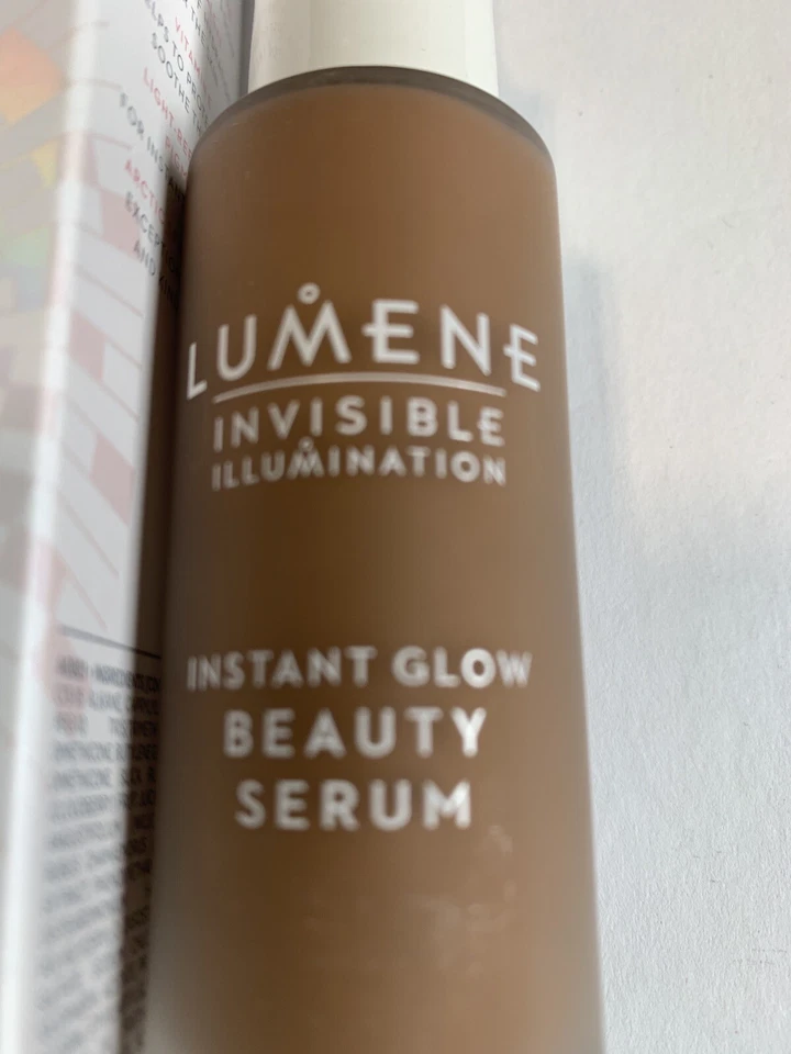 Suero de belleza Lumene Invisible Illumination Instantáneo Cuidado de la piel natural infundido Foto 4 de 4