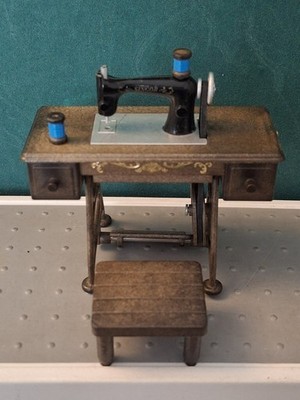 Epoch Vintage 1987 Sylvanian Families Singor Nähmaschine + Hocker sehr guter Zustand