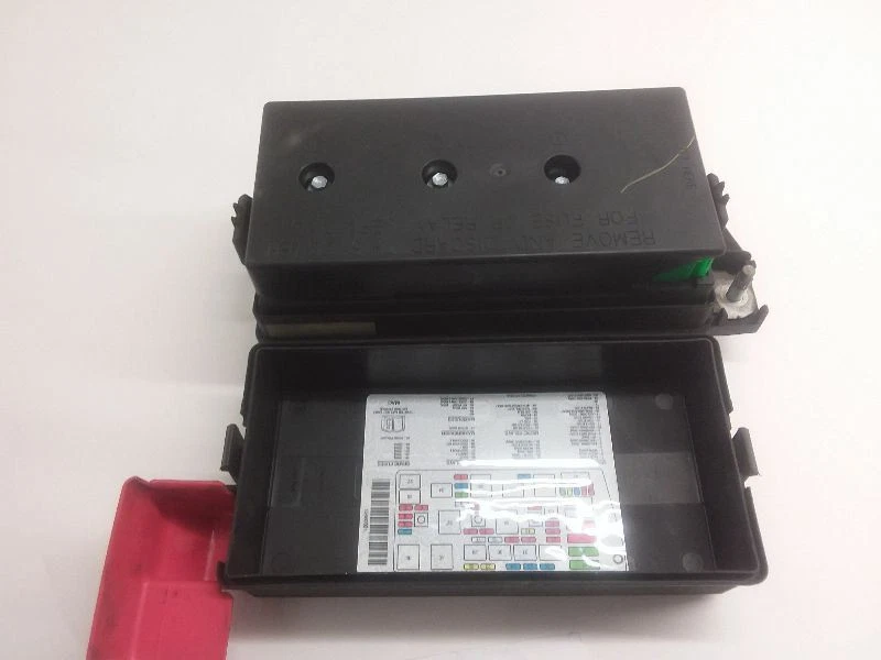 Двигатель коробка предохранителей реле 2004 Cadillac Deville - Изображение 4 из 4