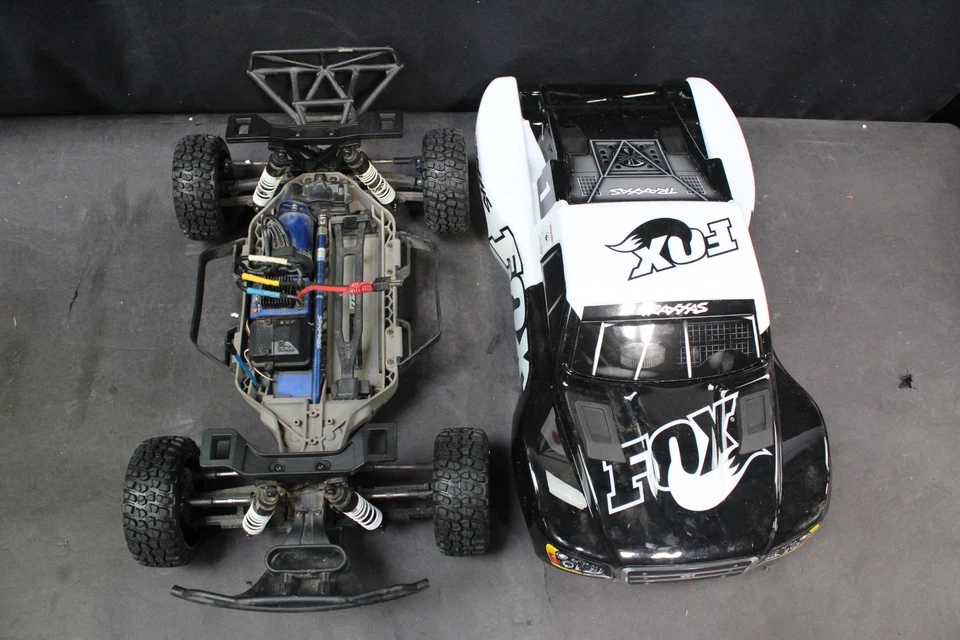 TRAXXAS 6808 SLASH 4WD BRUSHLESS VXL 3S SCT 399 - Image 2 of 3