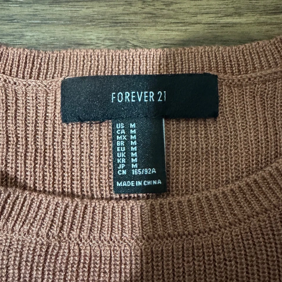 Blusa suéter sin mangas recortada Forever 21 marrón para mujer talla mediana Foto 2 de 4