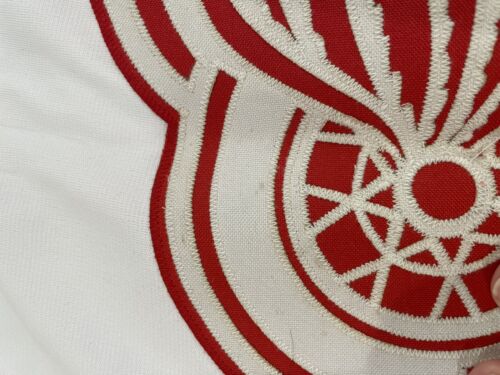 GORDIE HOWE AUTOGRAPHED DETROIT RED WINGS CUSTOM JERSEY PSA/DNA - Picture 8 of 11