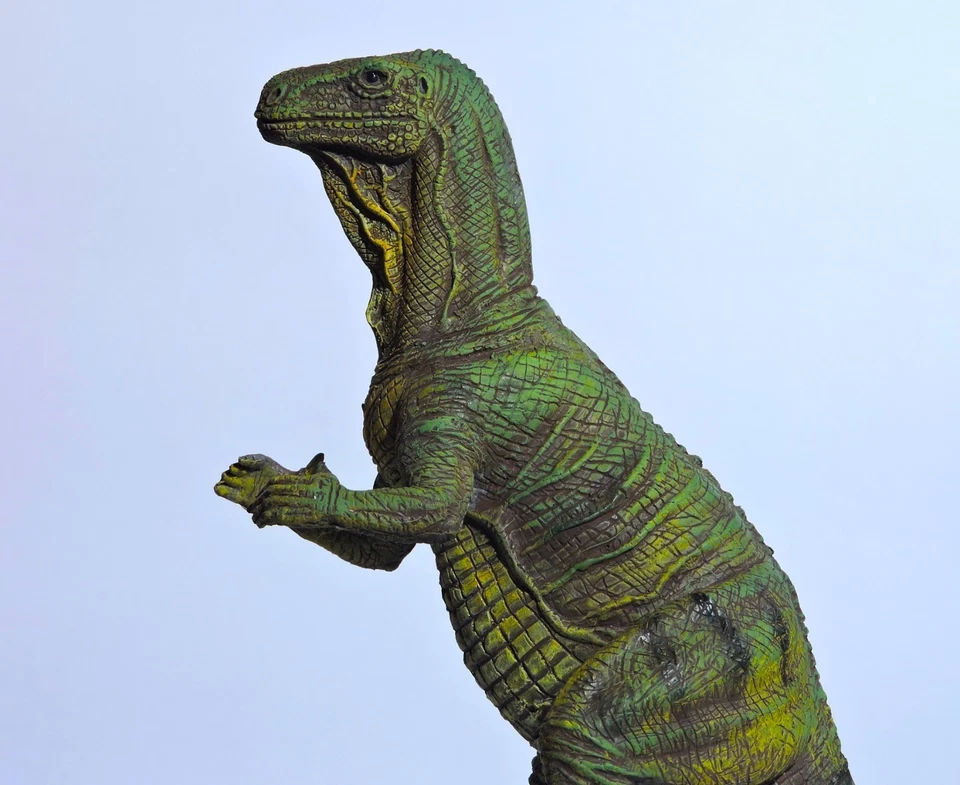 IGUANODON (old-style) dinosaur resin model kit by Joe Laudati - Image 3 of 4