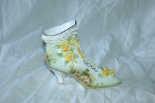 VTG Victorian style shoe figurine, raised painted yellow roses, gold trim