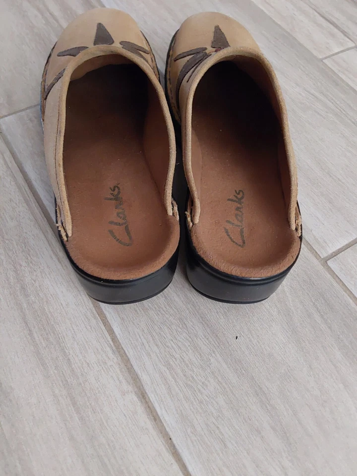 Клоги Clarks 74788 желтовато-коричневые коричневые замшевые кожа без застежек.    Размер 7 М - Изображение 3 из 4