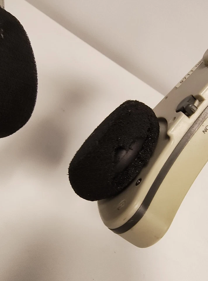 KOSS HR200 Tracker Water Resistant DBBS AM/FM Digital Radio Headphones As Is  - Image 4 of 4