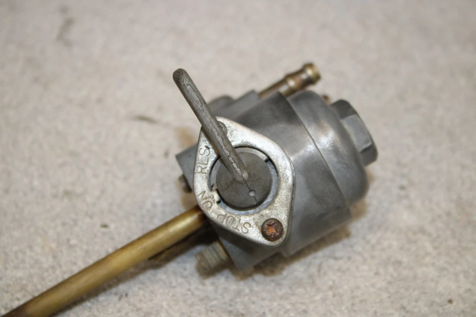 Yamaha DS7 250 1972 tanque de gasolina llave de combustible M7-2017 ABG Foto 2 de 4