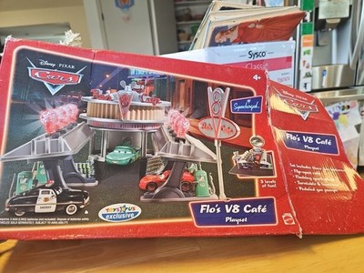 Disney Pixar Cars Flo s V8 Café Playset 2006 Original Release Used