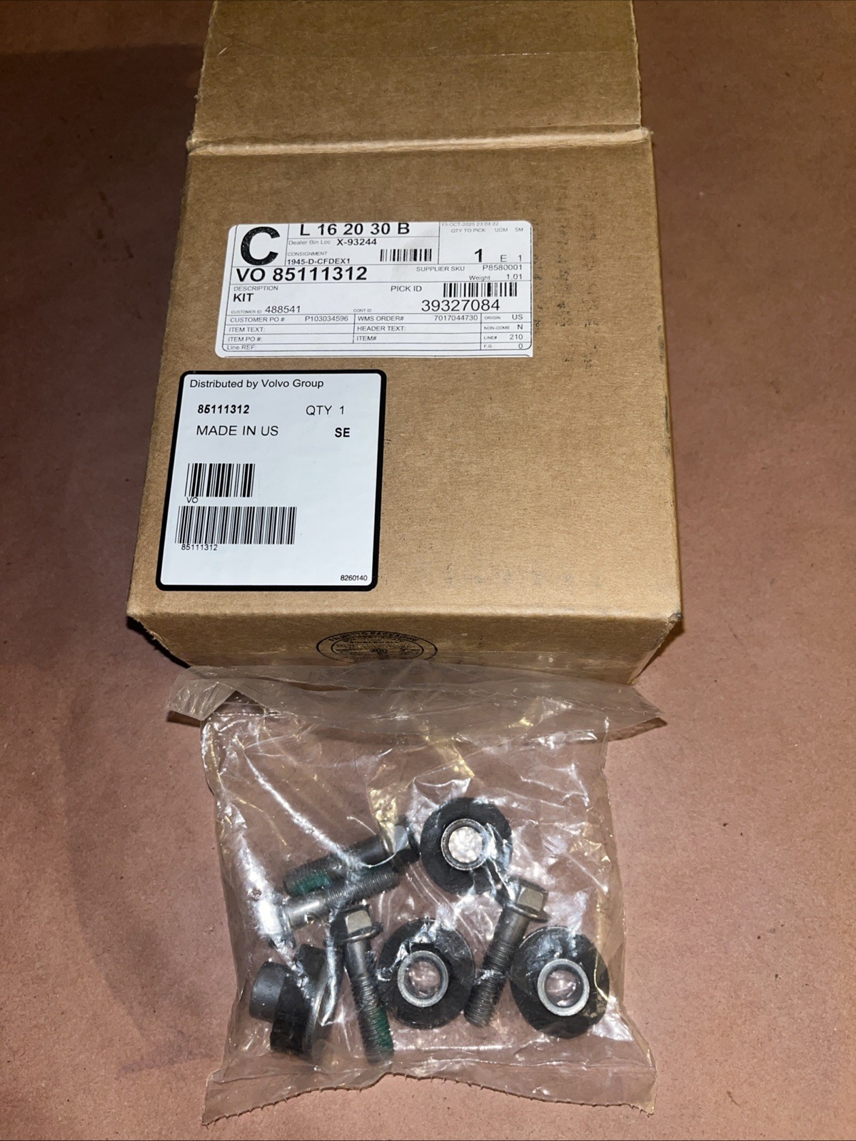 Volvo/Mack Upper Radiator Isolator Kit 85111312 OEM | Parts Masters image 1