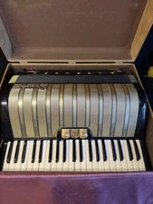 Vintage Hohner Marchesa Accordion 3 Treble Register 120 Bass w Case