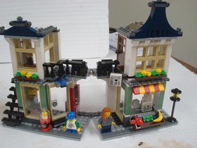 Lego CREATOR Toy & Grocery Shop.  100% Complete, RETIRED.  3 in 1 choose build