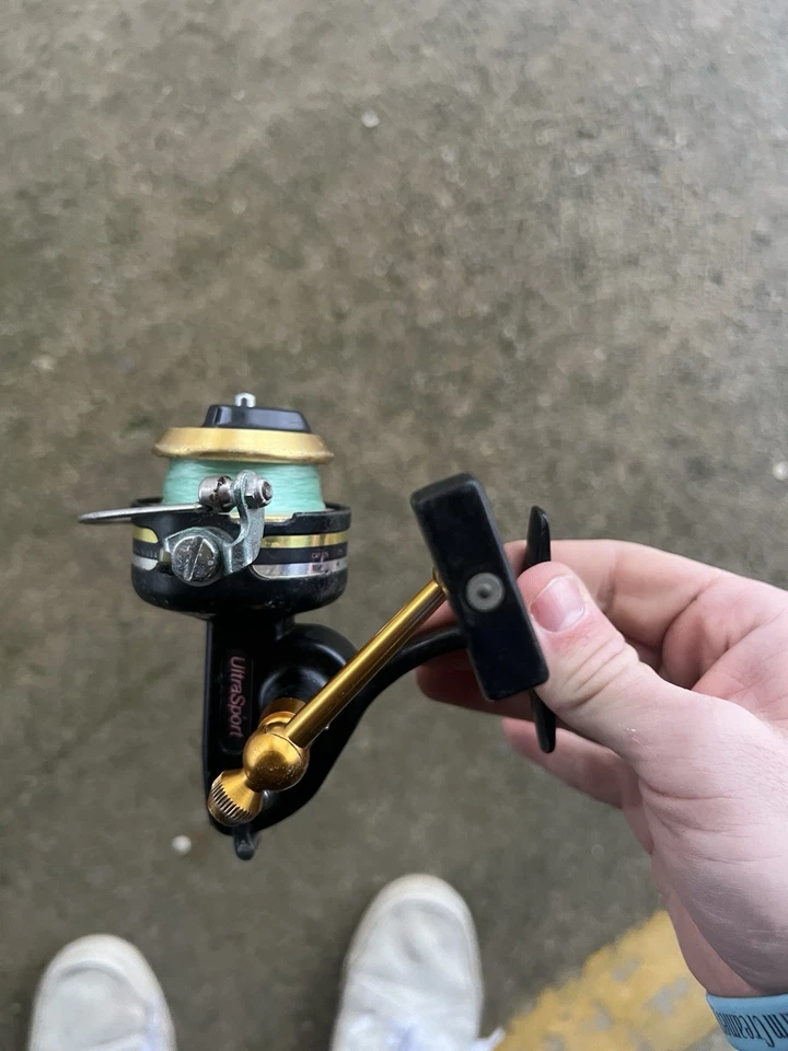 CARRETE GIRATORIO PENN #714Z ULTRA SPORT CON MANGO PLEGABLE Y LÍNEA. FUNCIONA MUY BIEN Foto 4 de 4