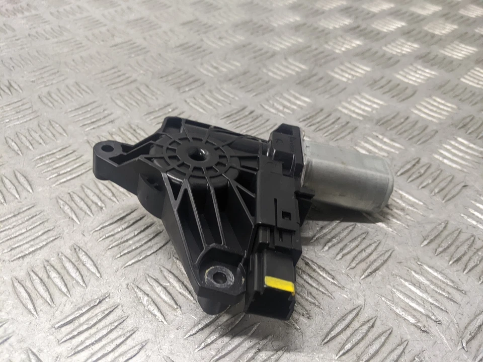 Motor ventana puerta Volvo V40 D2 SE MK3 2012-2016 (o/s conductor trasero)  Foto 2 de 3