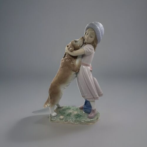 A Warm Welcome Dog Figurine by LLADRO/Porcelain/ Pastels/By Ernest Massuet