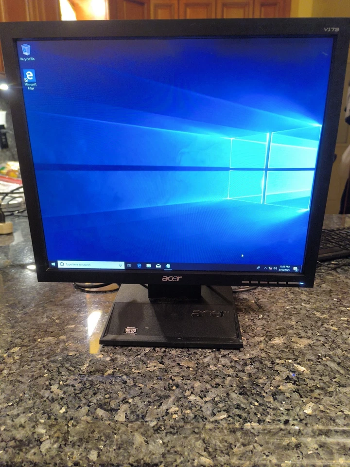 Acer 17" LCD VGA Analog Monitor V173 1280x1024 Resolution 4:3 Grade B No Cord - Image 2 of 4