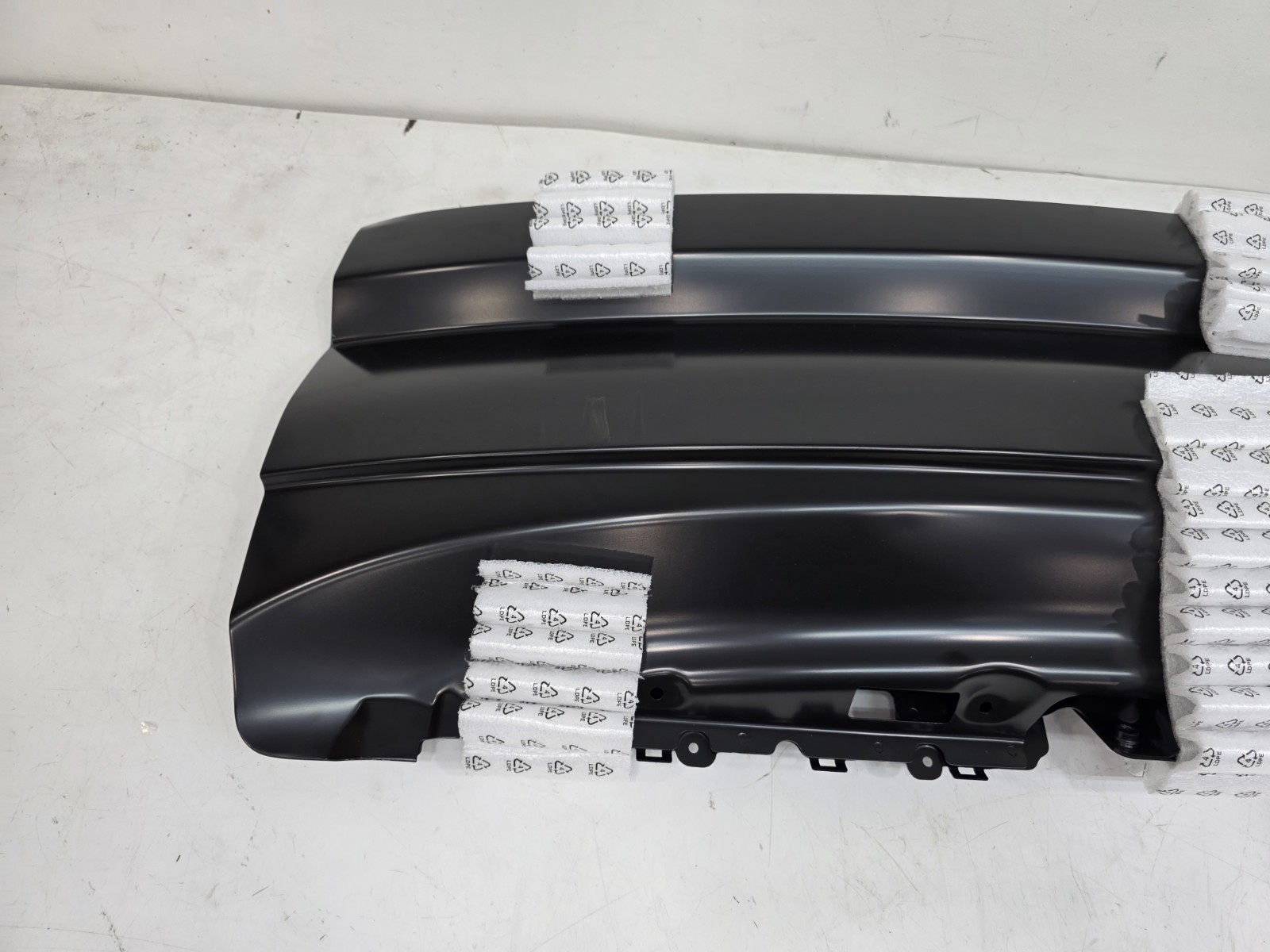 Rolls-Royce Cullinan Rear Lower Condenser compartment lid P/N 41009491136