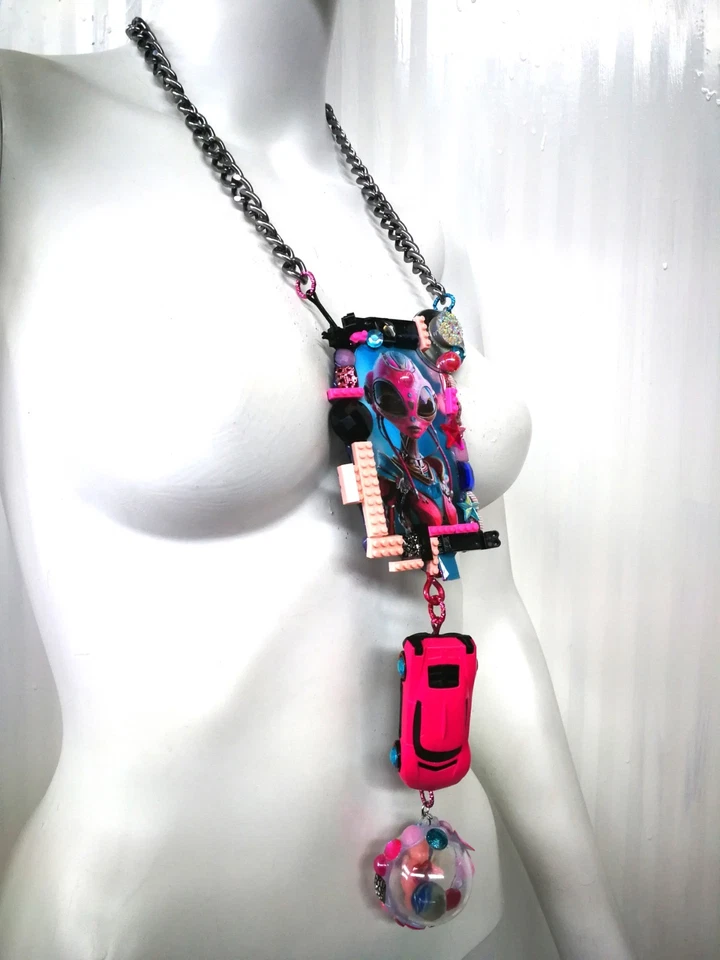 Joyería de fantasía alienígena colgante collar futurista vanguardista amuleto planetario Foto 4 de 4