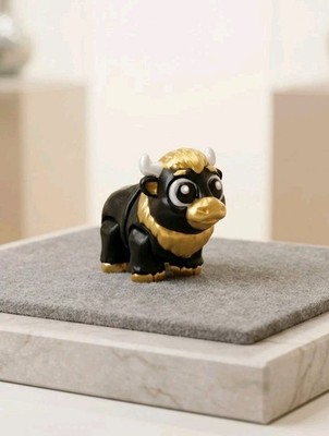 Wigglitz Epic Black & Gold Bull ''Angus'' Articulated Fidget Toy - Farm Series 