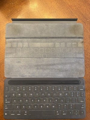 Apple A1829 Smart Keyboard - 10.5  iPad Pro+iPad Air (3rd)+iPad 7, 8 & 9 - works