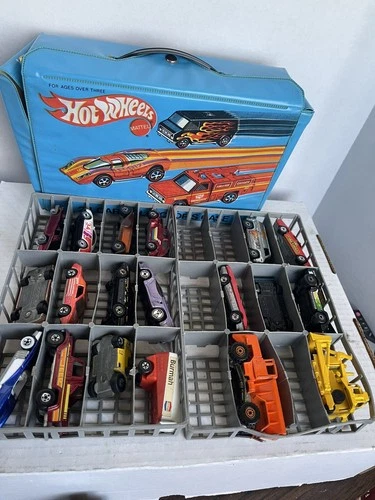 Vtg 1975 Hot Wheels Carry Case With (19) Assorted Vehicles 1:64 Scale Read!!