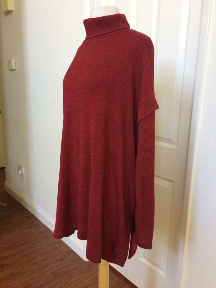 Blusa AVENUE *NOVA COM ETIQUETAS 18/20 (2XL) CAPUZ BURGUDY GOLA 3/4 MANGA LATERAL ABERTA US$ 49 - Imagem 2 de 4