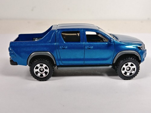 2018 Toyota Hilux Pickup Matchbox 2024 1-100 Adventure #35 Blue 6SP 1:64 Loose - Picture 7 of 8