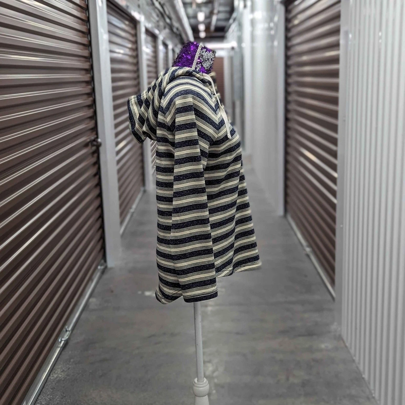 OFF WHITE Felpa con cappuccio pullover a righe blu e panna taglia media Eddie Bauer