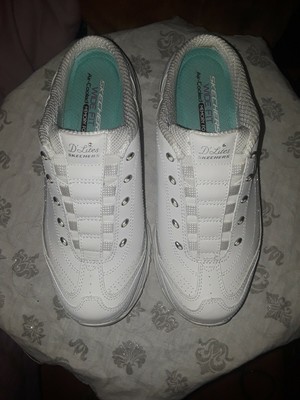 skechers extra wide fit with air cooled memory foam