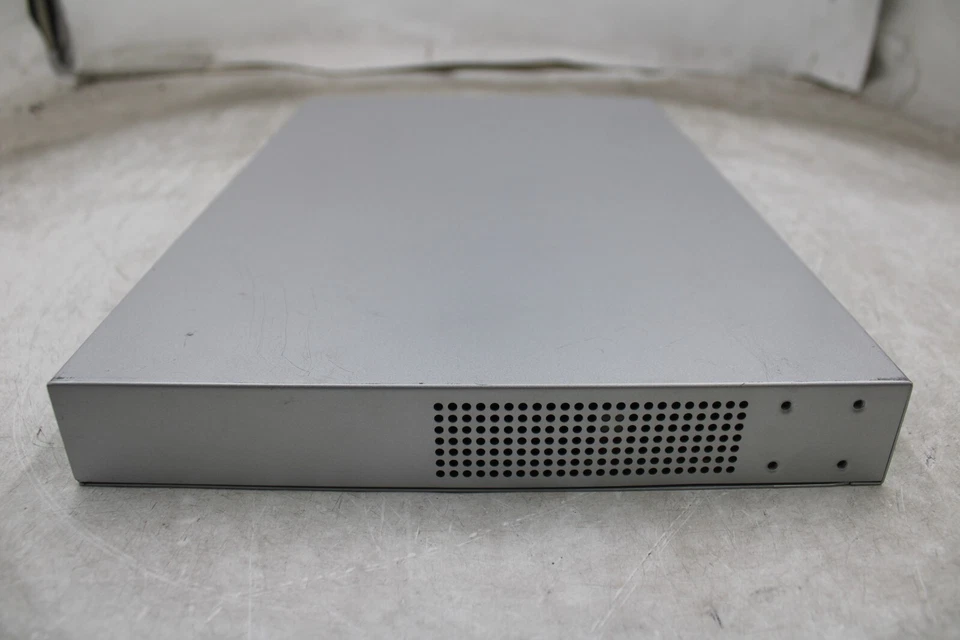 Conmutador Gigabit Ubiquiti Networks UniFi US-48 48 puertos montable en rack sin orejas de rack Foto 3 de 3