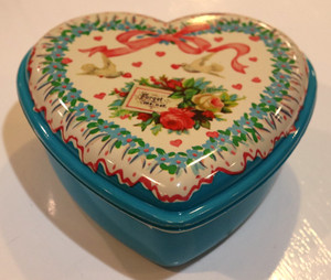 Vintage Ullman Co Heart Shaped Plastic Gift Forget Me Not