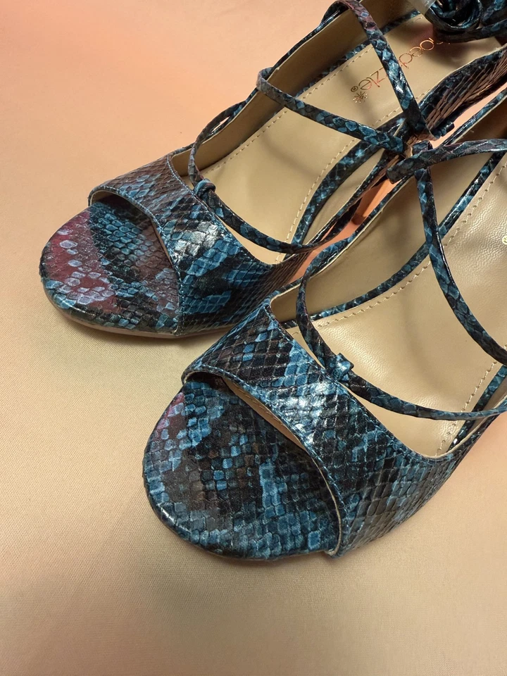 Shoedazzle BEANEE, Sandalias de Tacón-Azul Pavo Real Piel de Serpiente Talla 7 Borde Dorado Foto 4 de 4