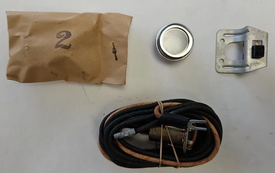 1951 - 1953 年普利茅斯克兰布鲁克剑桥地图和礼貌灯包 149881 NOS。 — 第 3/4 张图片