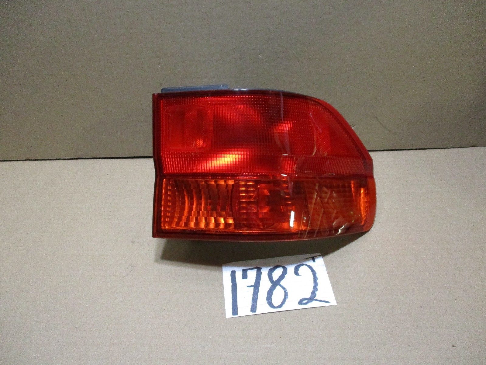 99 00 01 Honda Odyssey PASSENGER Side Tail Light Used Rear Lamp #1782-T 