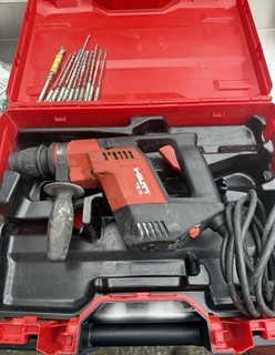 Hilti TE5 Corded Rotary Hammer Drill With Case & Extra Bits Tested Working