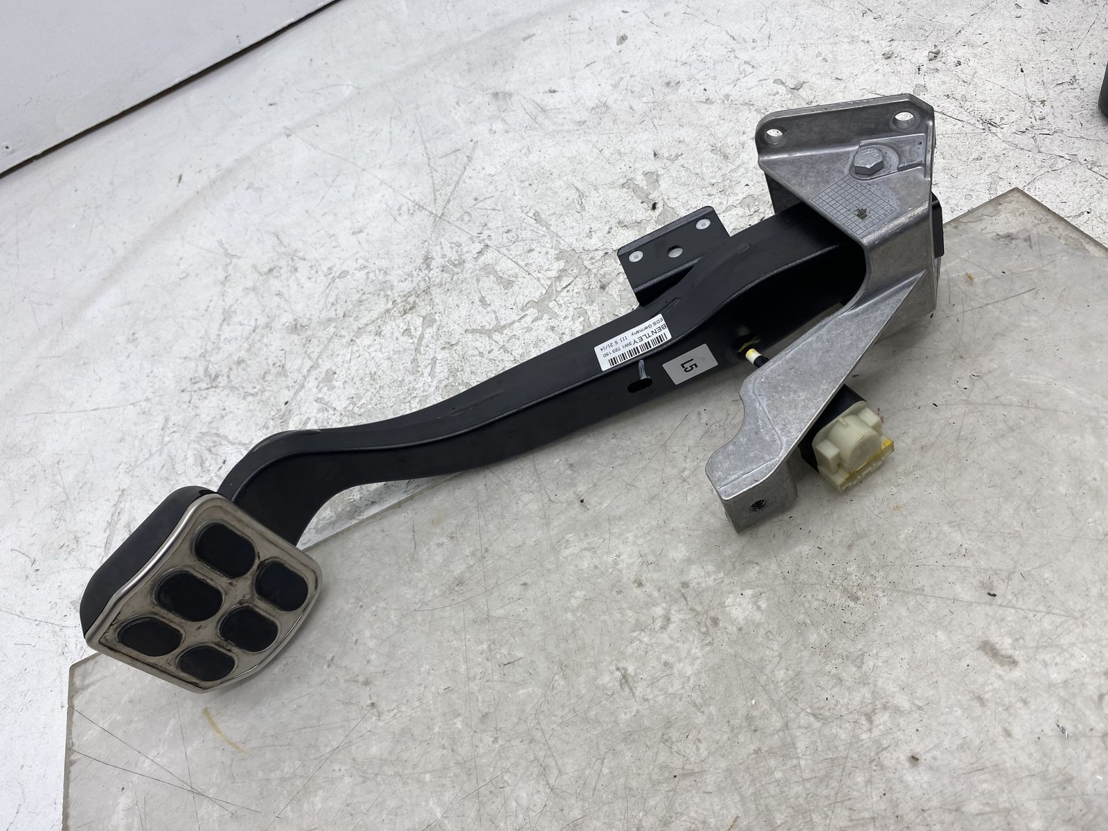 2013-2018 BENTLEY FLYING SPUR OEM GAS & BRAKE PEDAL SET X2 3W1721503C 3W1723150