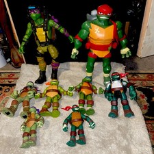 Lot de 8 figurines tortues ninja adolescentes mutantes et un panier tête de tortue 