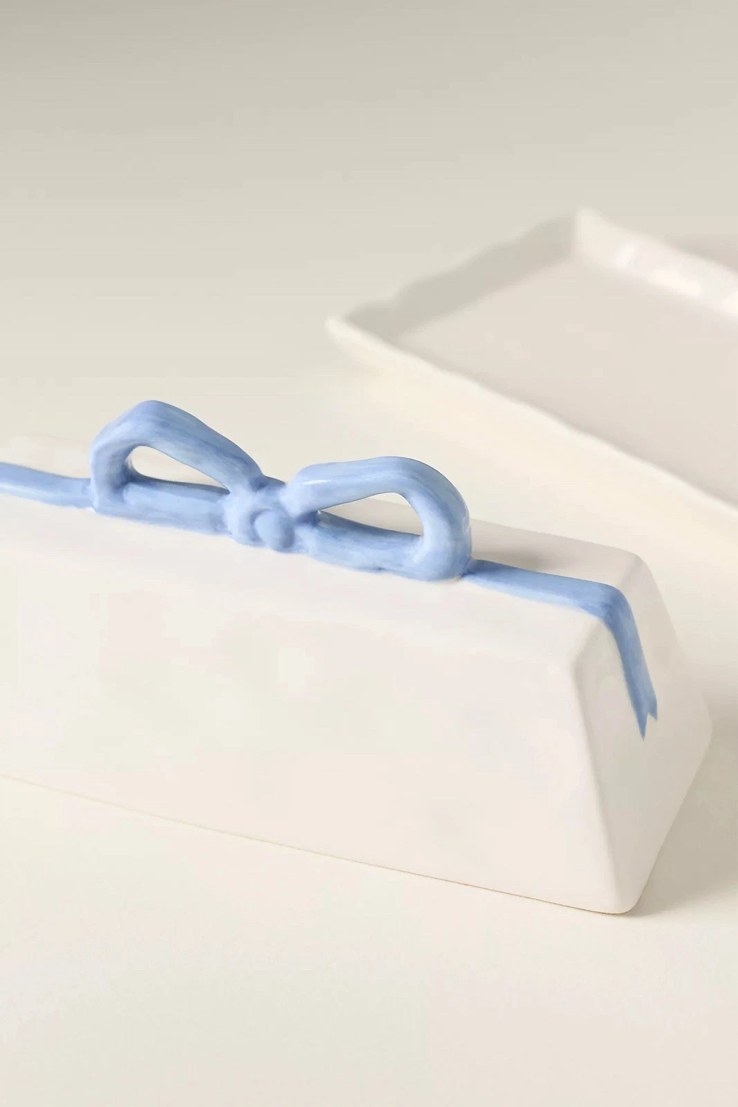Anthropologie Benedita Bow Ceramic Stoneware Butter Dish blue new ribbon