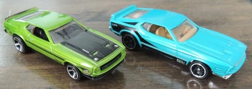 Hot Wheels '71 Mustang Mach 1 x2, Blue Loose Multipack Exclusive, Green
