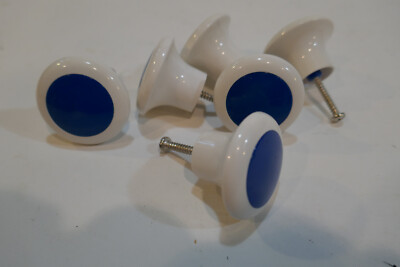 Set of 6    Round Domed Plastic   Door Knobs White with Blue Center