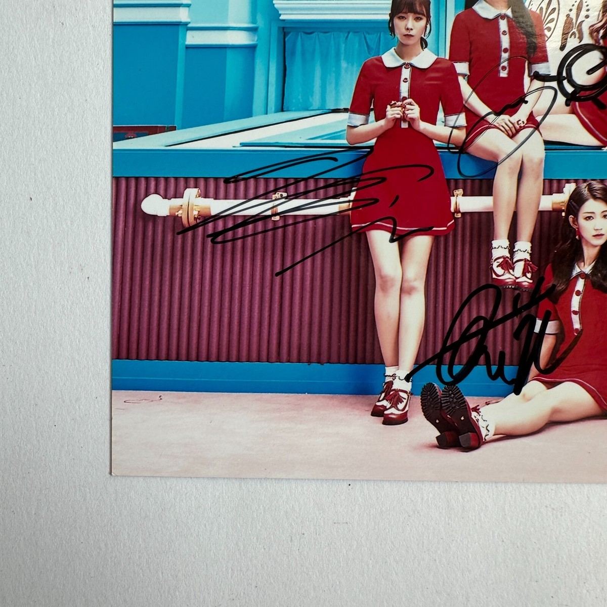 GUGUDAN DEBUT SINGLE ACT.3 CHOCOCO FACTORY ALL MEMBER SIGNED PHOTO