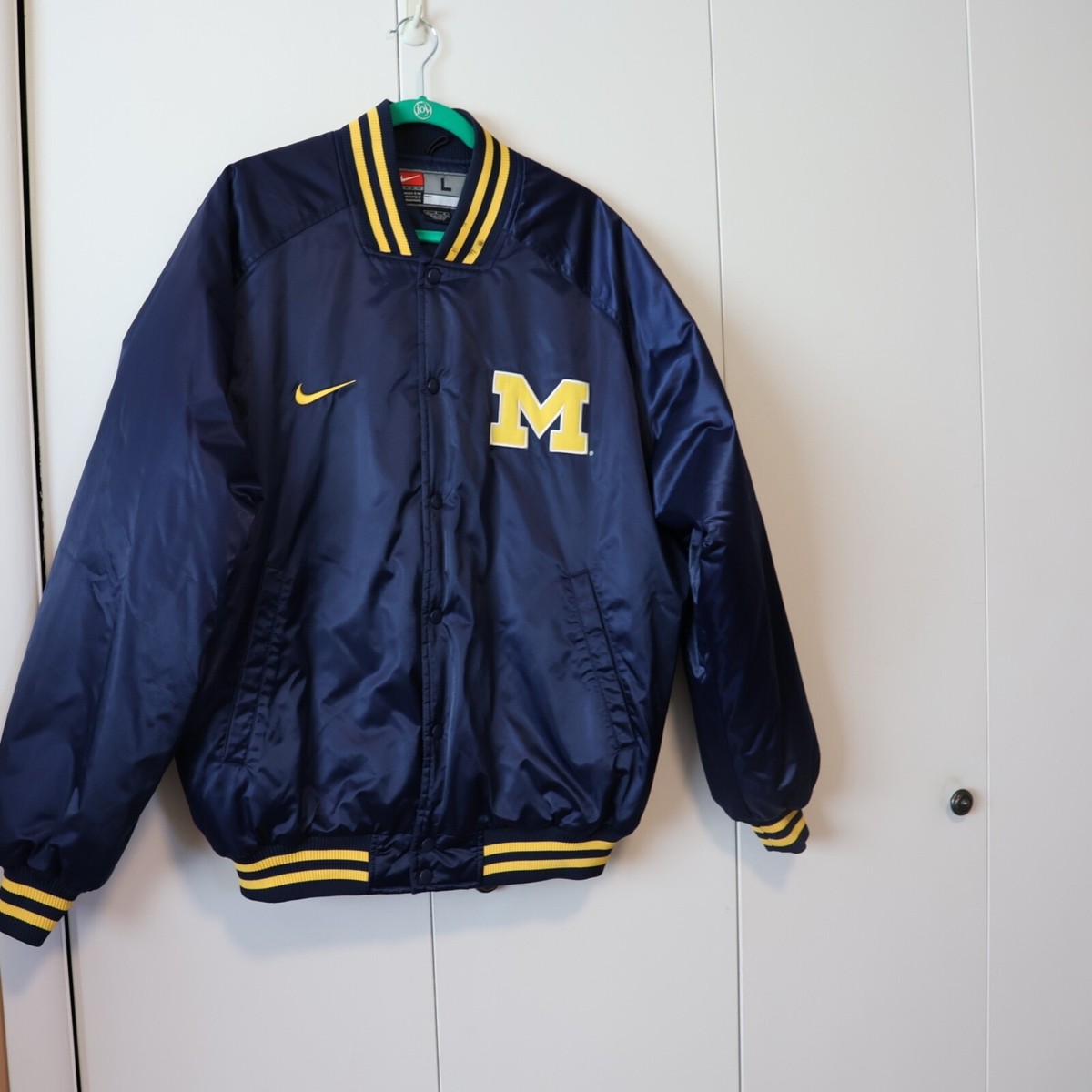 nike michigan windbreaker
