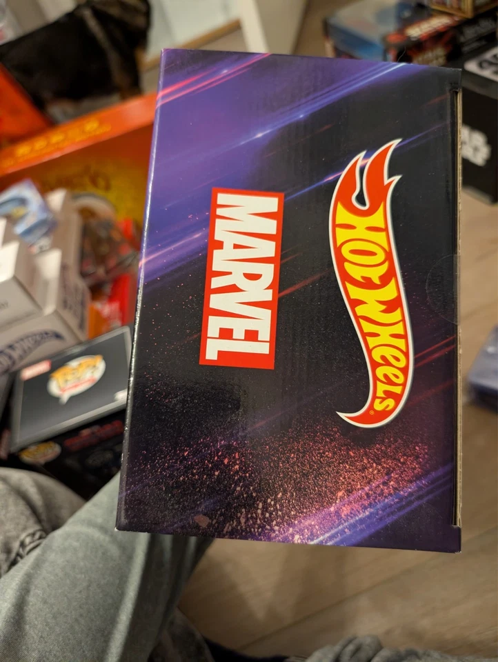 SDCC Hot Wheels Marvel Land Rover Defender 110 Pickup Truck with Hulk and Rocket - Image 2 of 4