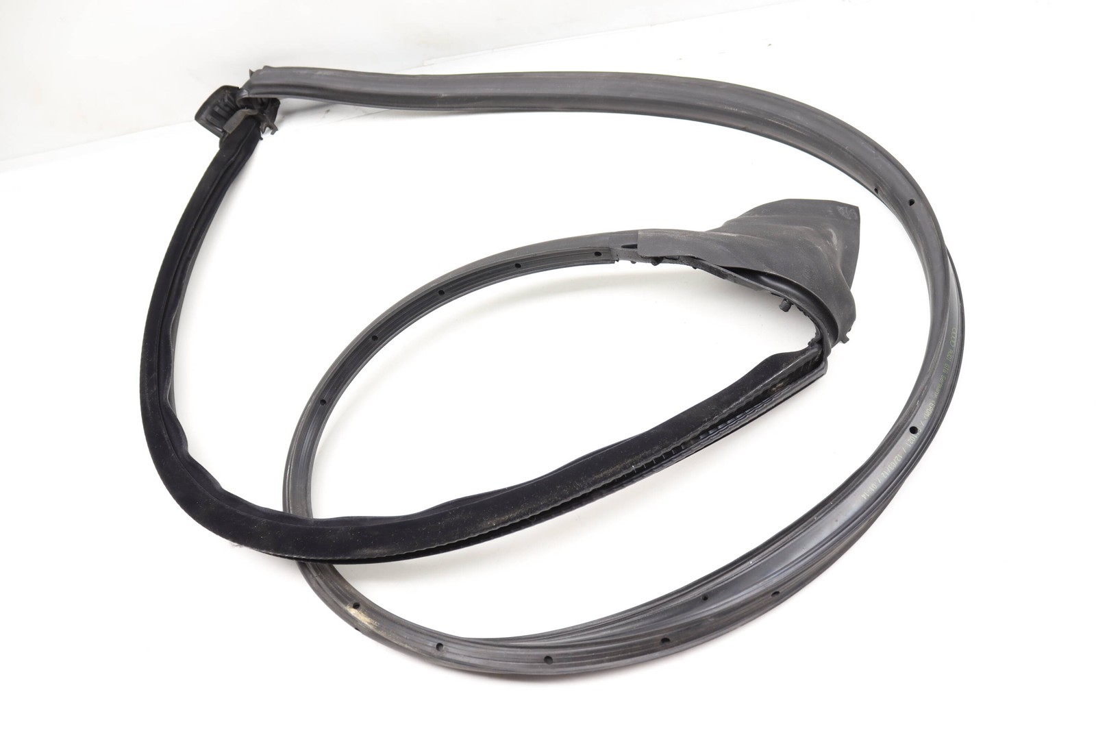 2008-2012 2014-2015 AUDI R8 - Front Right DOOR SEAL / Weather Stripping (Outer)