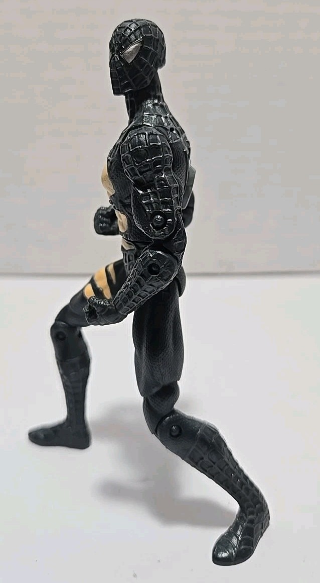 Spider-Man 3 Battle Damaged Black Suit 5