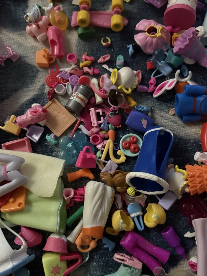 Huge Lot Polly Pocket Disney Princess Dolls Rubber Clothes & Accessories - Image 3 of 4