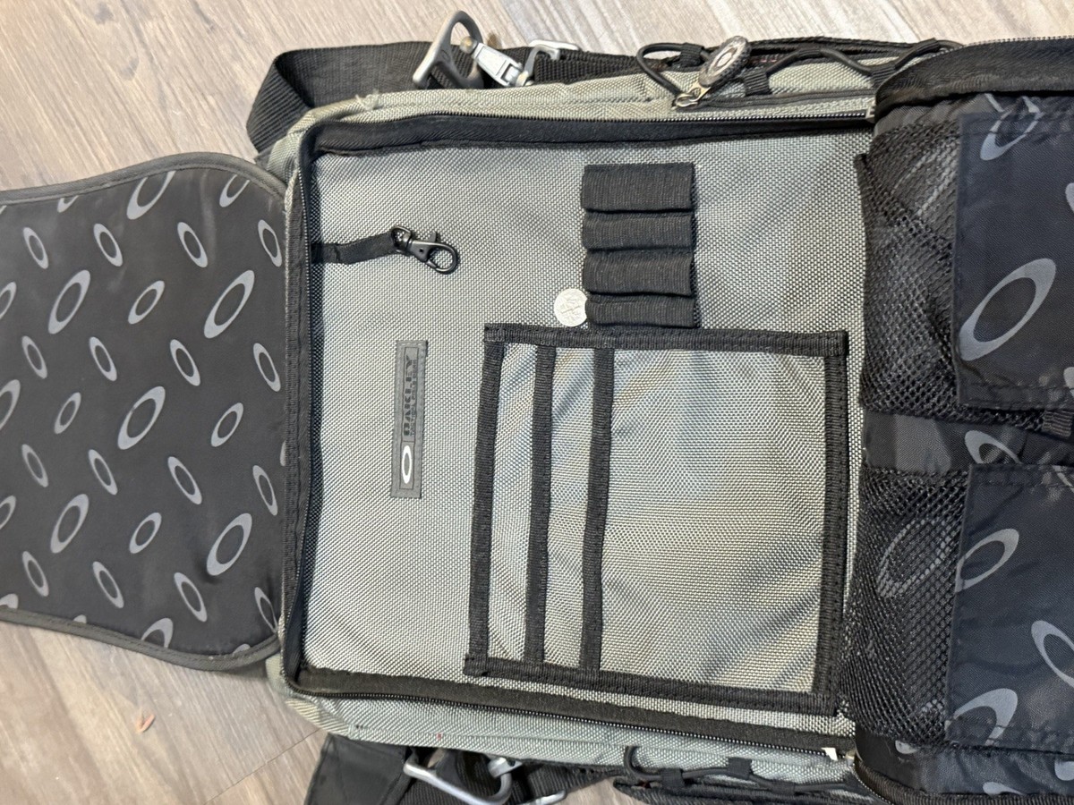 Oakley Tactical Field Gear Vertical Messenger Laptop Bag Strap